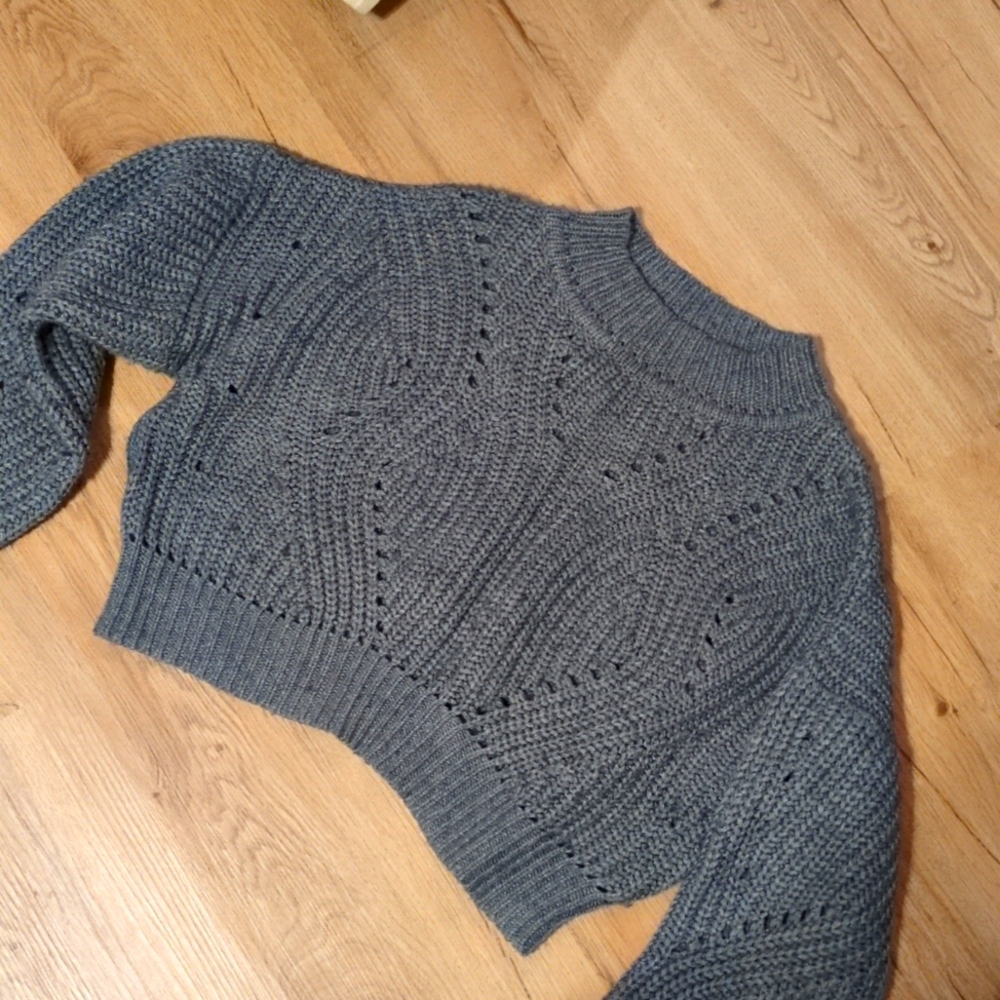 ASTR Grey Crop Sweater